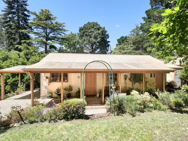 Cute Cottage on Spacious Block in Fabulous Location