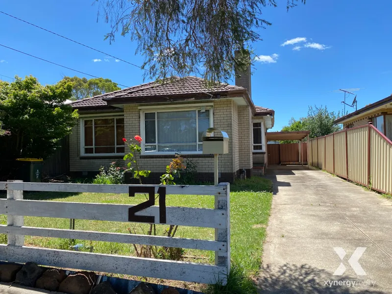Conveniently Located 3 Bedroom house close to Laverton Station