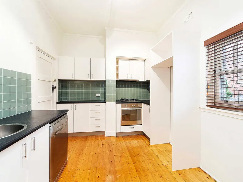 RENOVATED TWO BEDROOM APARTMENT IN PRIME ST KILDA LOCATION