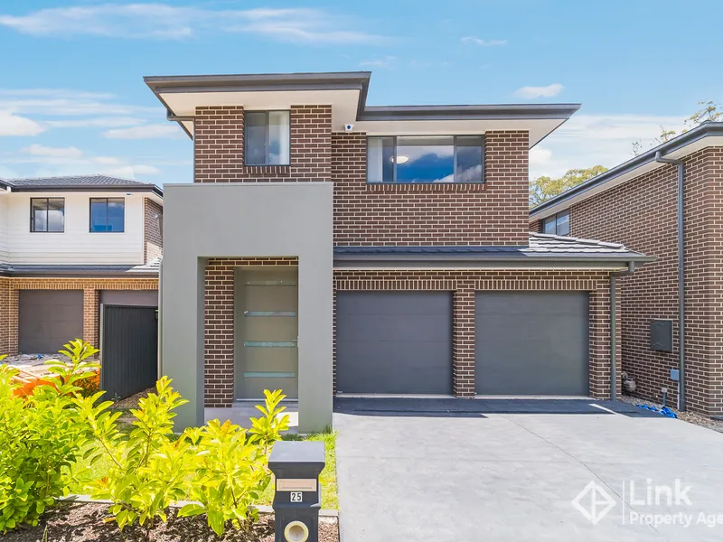 Nearly Brand New Sweet Home Located in a Convenient & Comfort Place