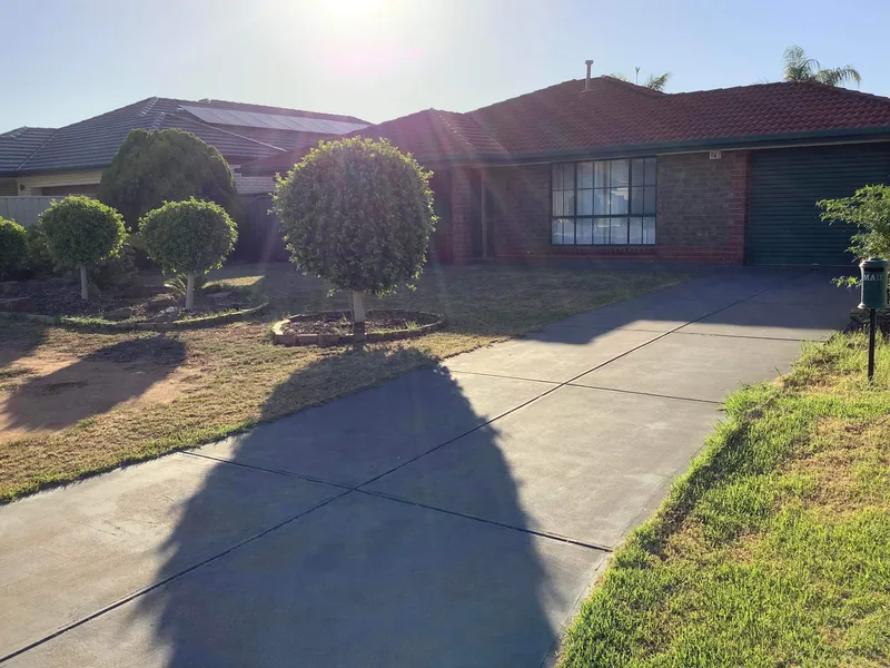Spacious family home close to Hollywood shopping centre