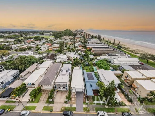 Large Family Home in Irreplaceable Miami Beach Position