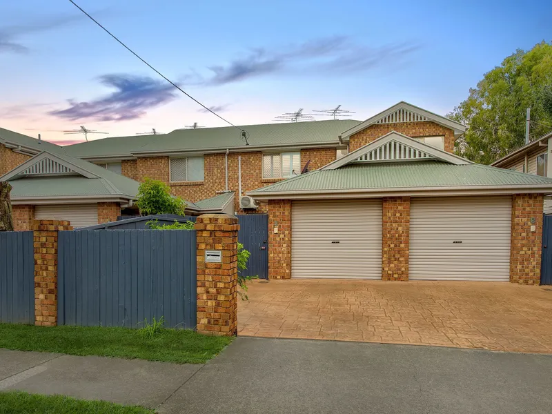 Beautifully renovated and perfectly positioned Townhouse