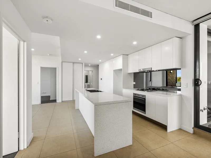 Near new 3-bedroom 2-bathroom modern apartment in the heart of Botany