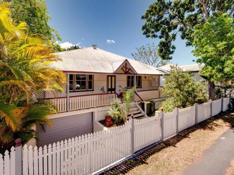 Spacious & light filled, high-set Queenslander
