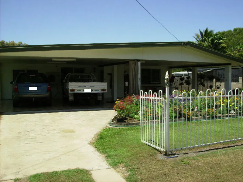 LARGE HOME AT THE BEACH !