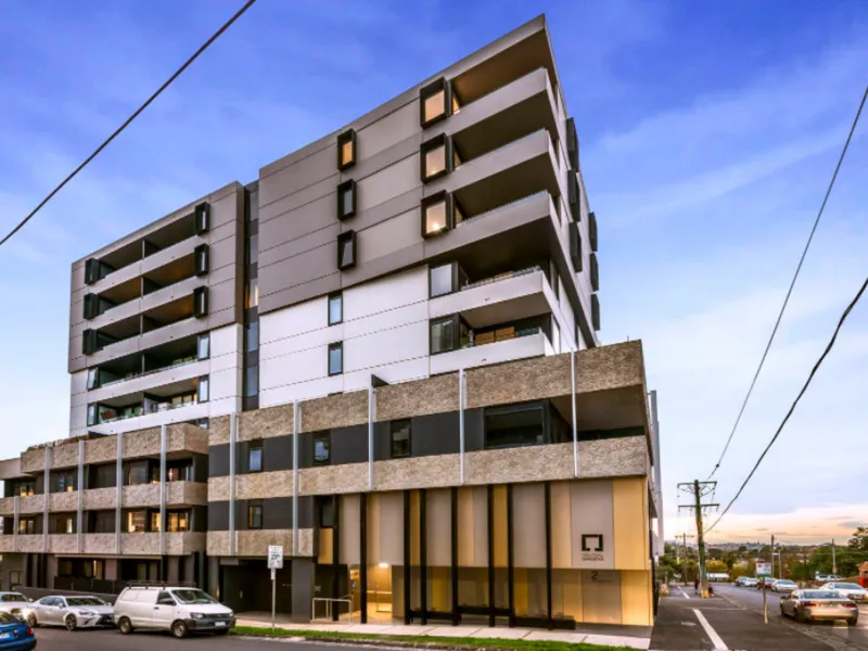 Seriously within minutes' walk to all amenities