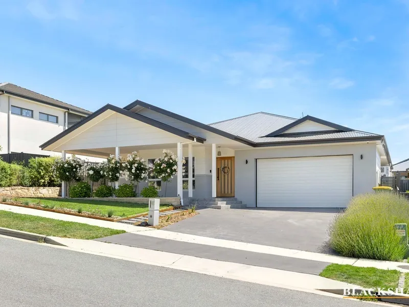 HAMPTONS STYLE 4 BEDROOM HOME!