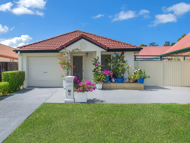NEWLY RENOVATED SINGLE LEVEL NORTH FACING HOME