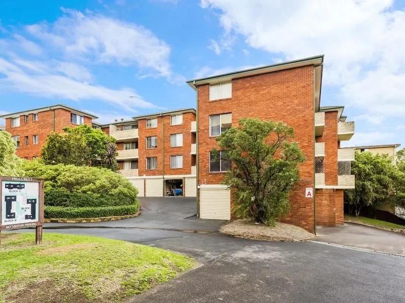 Top floor two bedroom unit within walking distance to public transport!