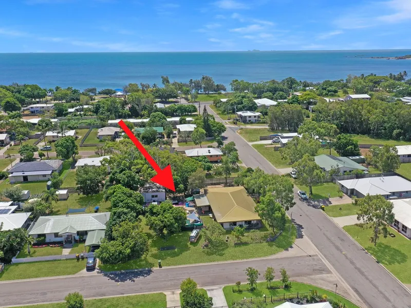 BRICK BEACH BEAUTY WITH SHED - 1527M2