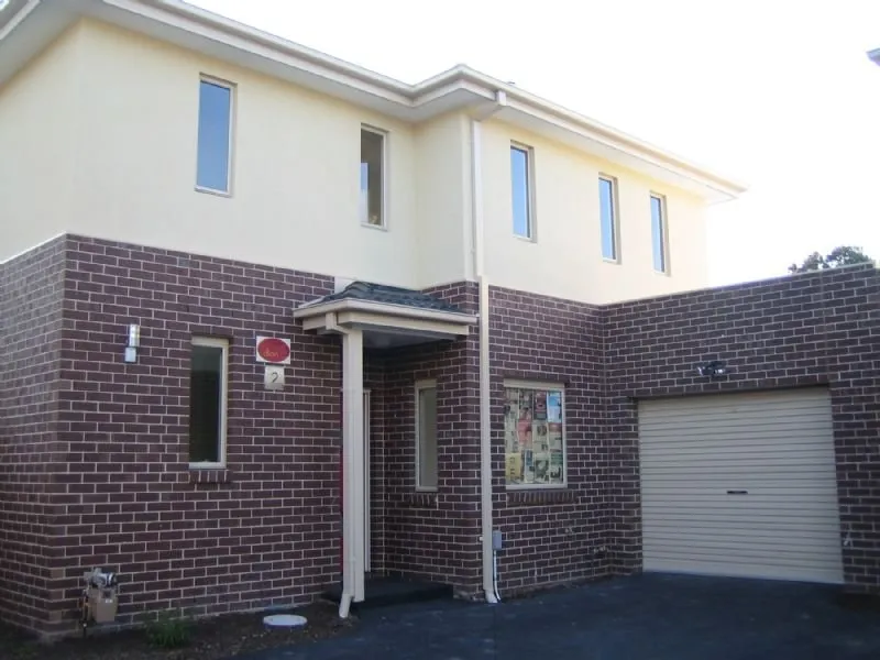 SPACIOUS 2 BEDROOM TOWNHOUSE