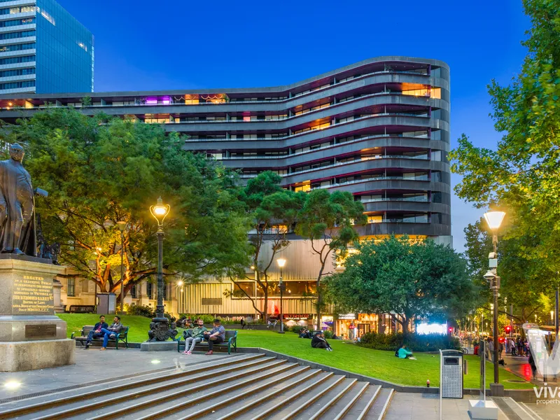 Luxe sub-penthouse apartment in the heart of the CBD