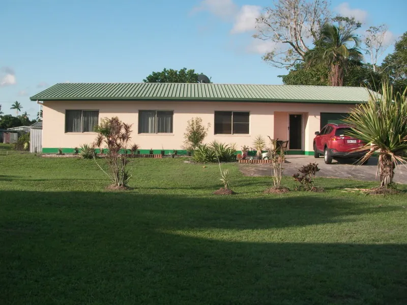 CEMENT BLOCK THREE BEDROOM HOME CLOSE TO TOWN