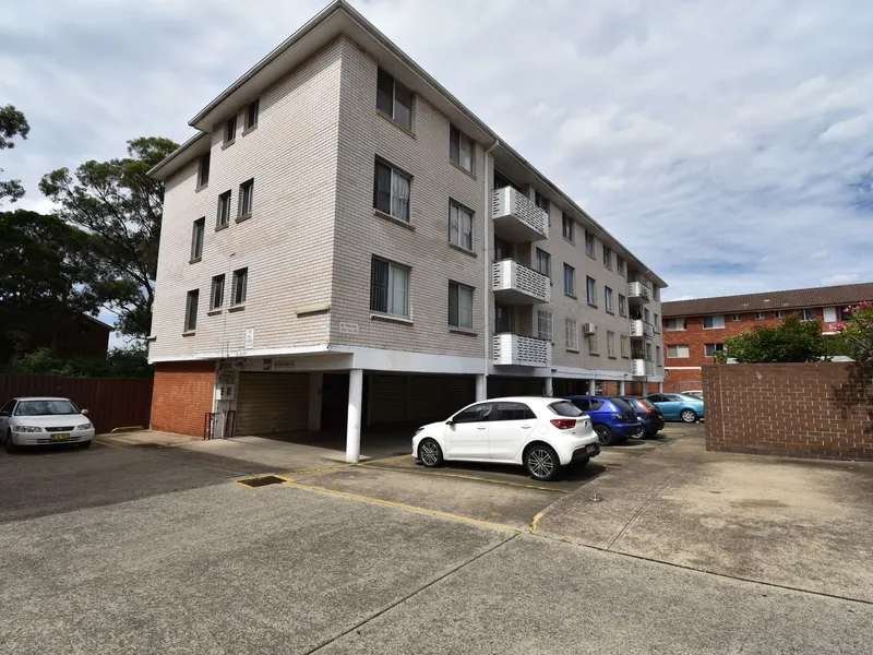 EXCELLENT CONDITION 2 BEDROOM UNIT