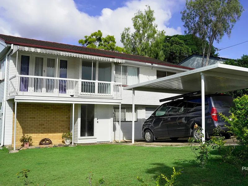 Light-filled home offering huge potential and versatility with dual living!