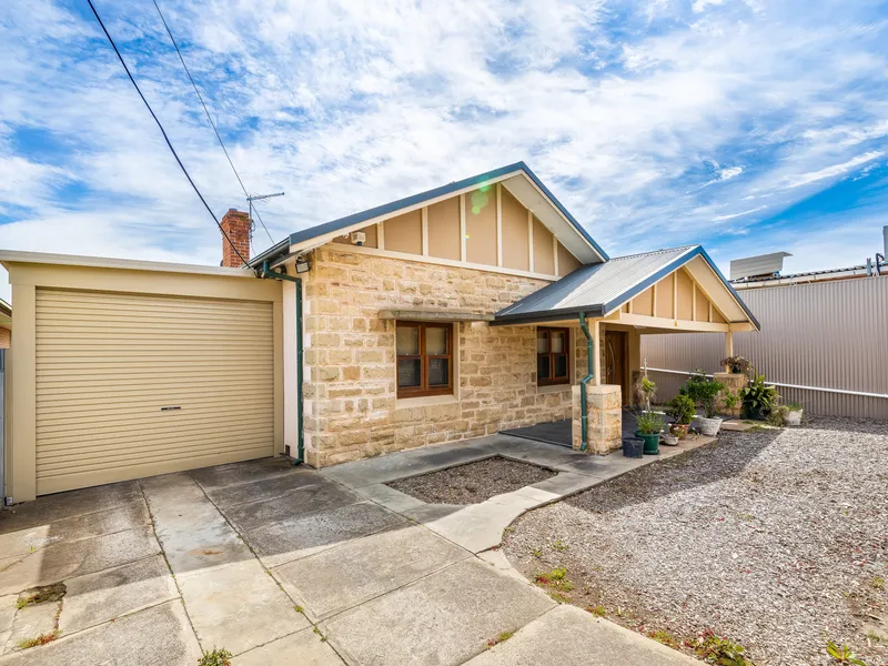 RENOVATED CHARACTER SANDSTONE BUNGALOW!!!