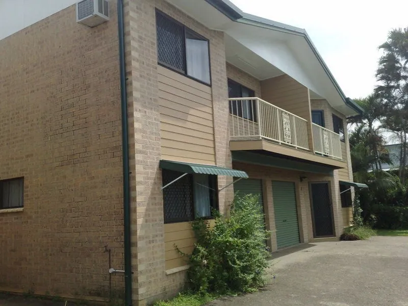 TOWNHOUSE - CLOSE TO TOWN