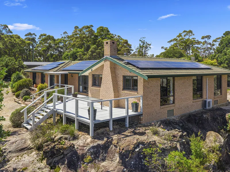 Tranquil Bushland Setting with Breathtaking Views