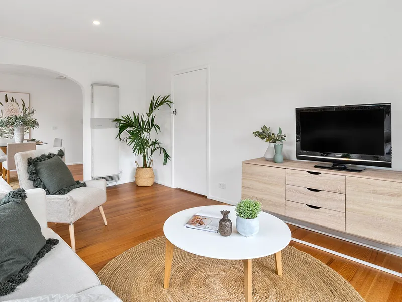 Elevated, Bright & Brilliantly Located 31 Currawong St Mornington, Vic. 3931