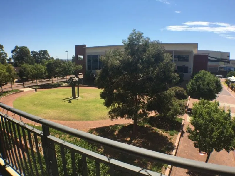 Secure upper-storey apartment in gated complex