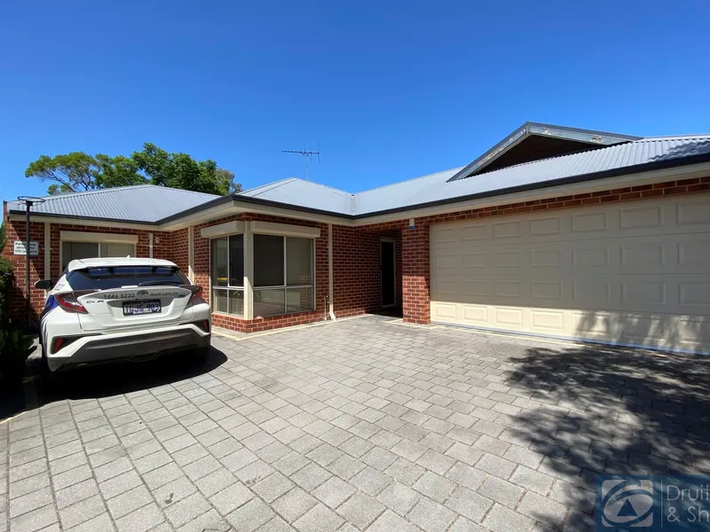 FANTASTIC VILLA WALKING DISTANCE TO JACKADDER LAKE