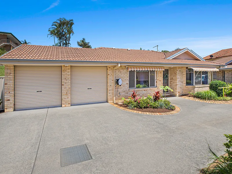Spacious, Freestanding Villa by The Beach!