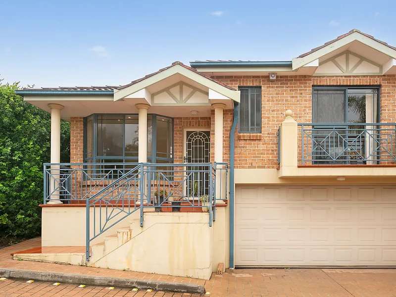 Low maintenance lifestyle with easy walk to rail