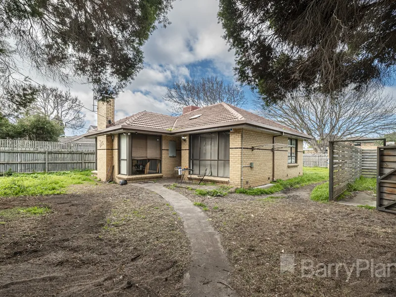 WALKING DISTANCE TO BEACH!