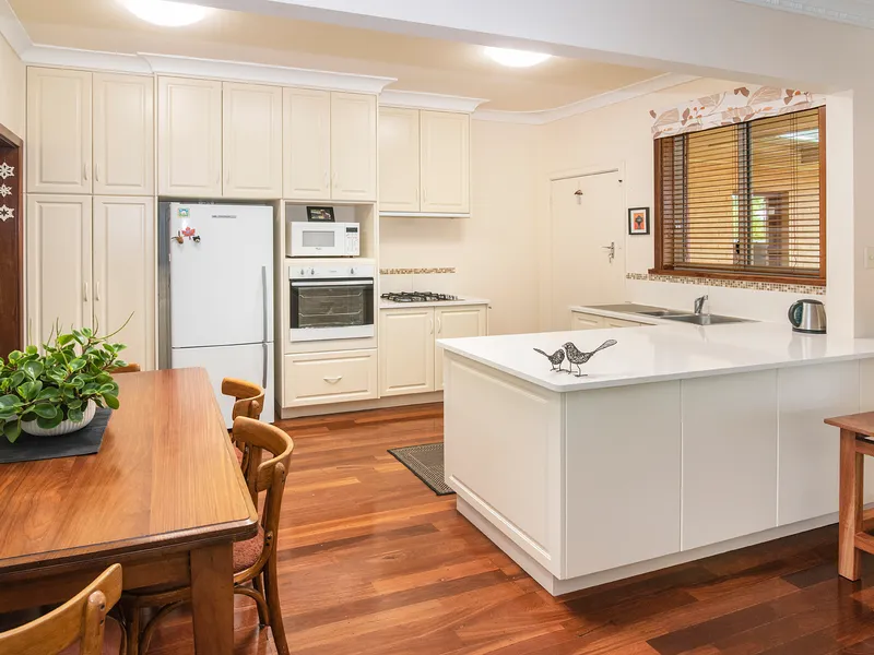 Beachside charmer with character!