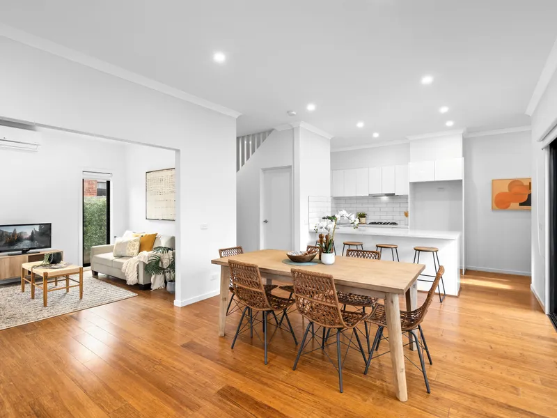 Family Gem, Footsteps from Forest Hill Chase