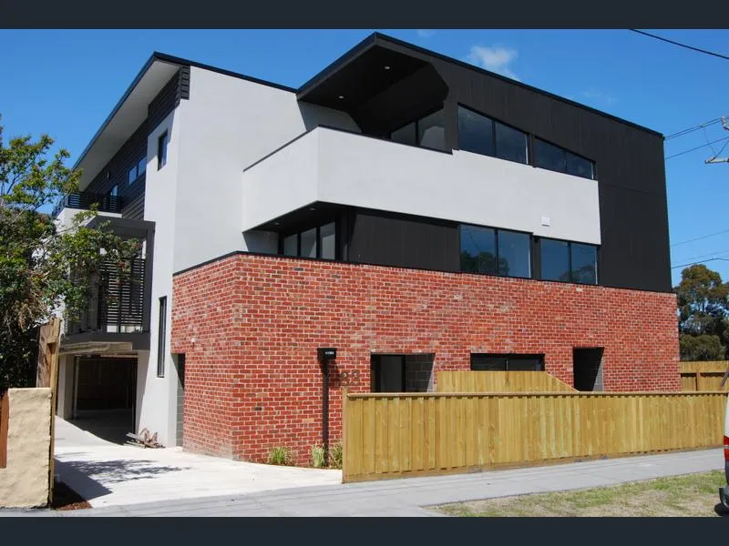 TOP FLOOR WITH PRIVATE TERRACE