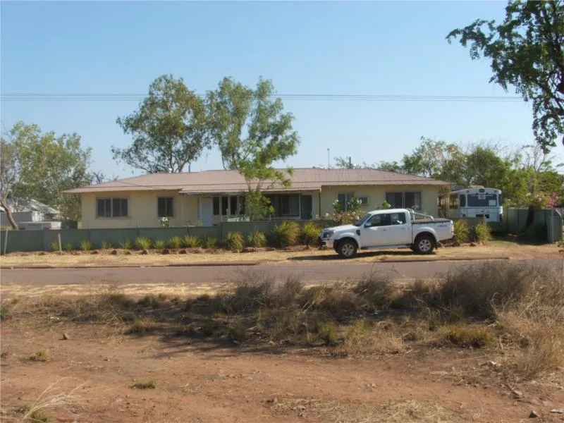 Duplex pair with income potential and gifted deposit 