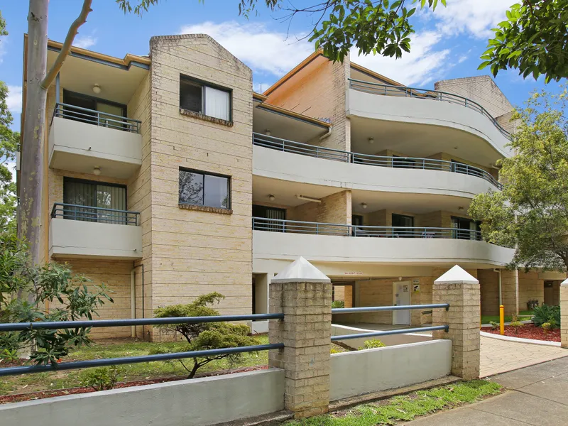 ENORMOUS UNIT - OPEN TO VIEW SAT 10/04/2021 1-1.30PM