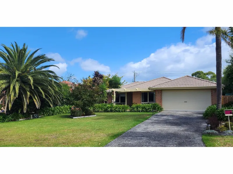 Country Club Estate brilliance - room for boat & caravan too!