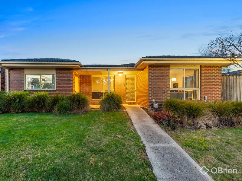 MODERN UNIT WITH ACCESS FROM DARNLEY DRIVE.