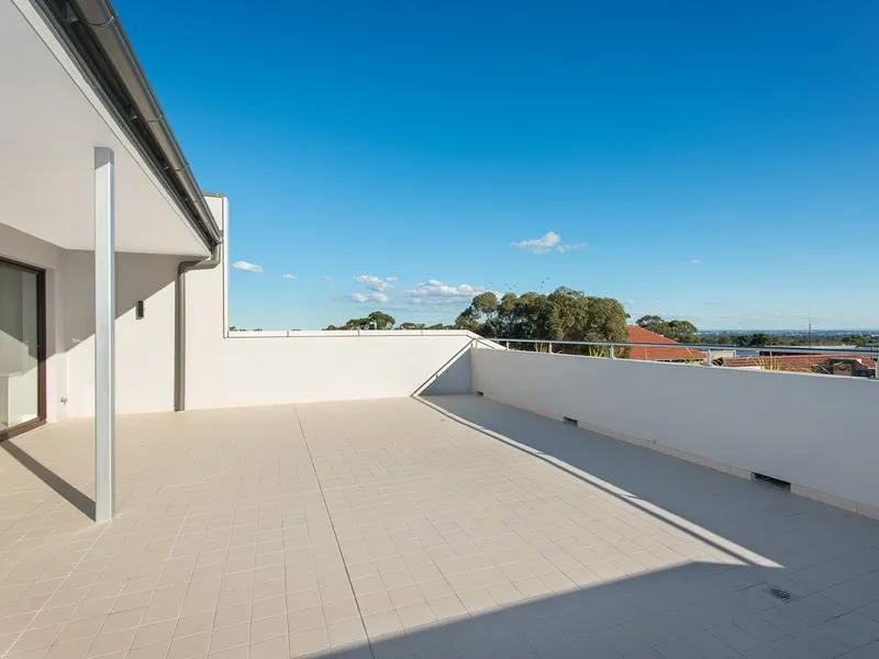 PENTHOUSE IN THE HEART OF LANE COVE