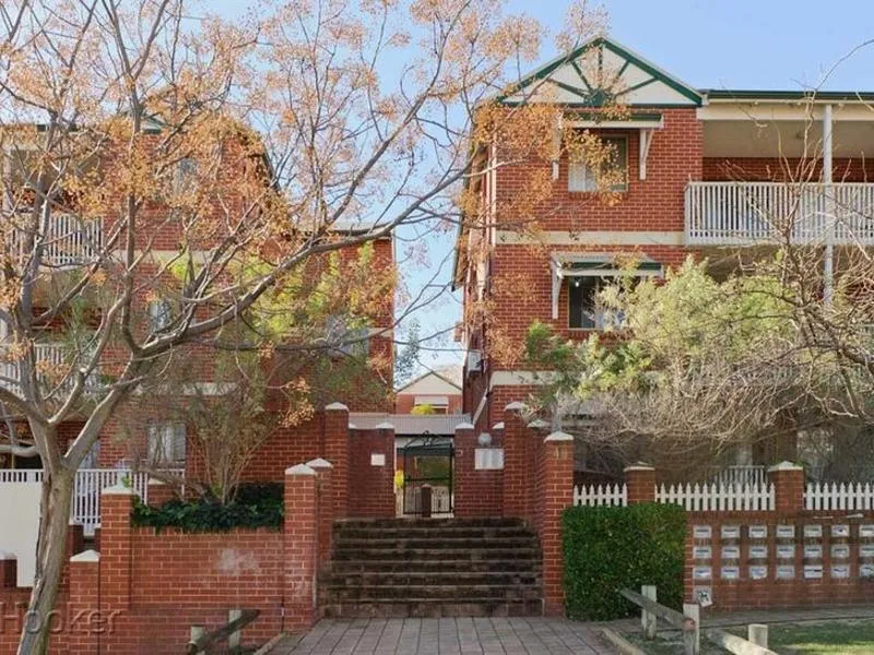 East Perth Beautiful Apartment for Lease