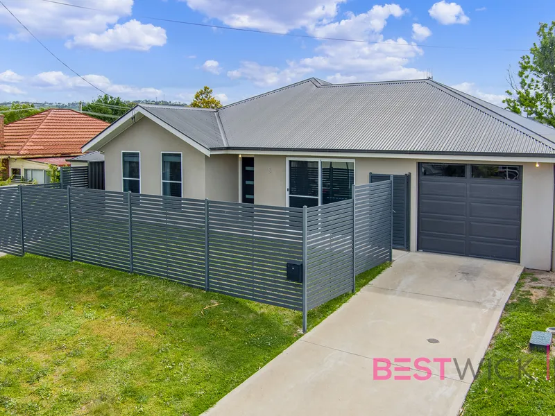 Low Maintenance, Renovated 2 Bedroom Home