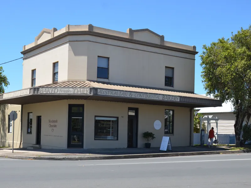 HIGHWAY FRONTAGE POSITION - WITH COURTYARD & LOADING DOCK
