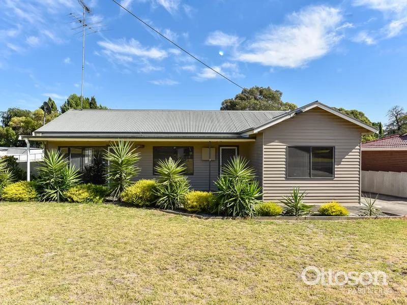 Family home with plenty of space inside and out!