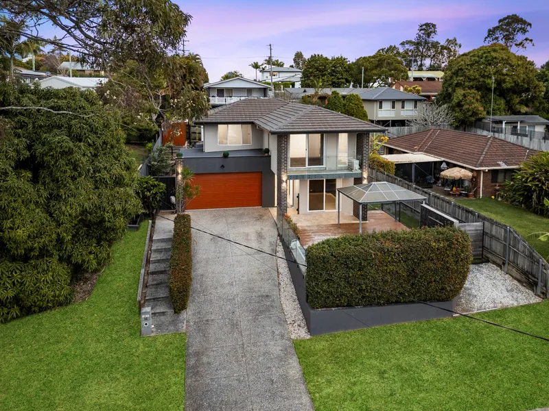 Modern family home with granny flat in Santa Barbara community (No body corporate fees).