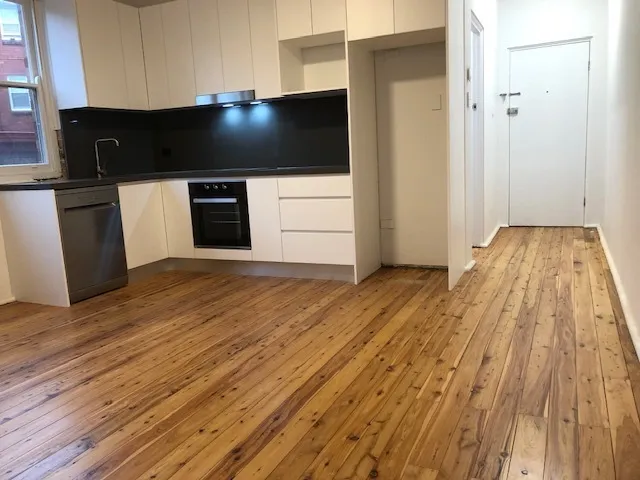 Renovated 1 Bedroom Apartment