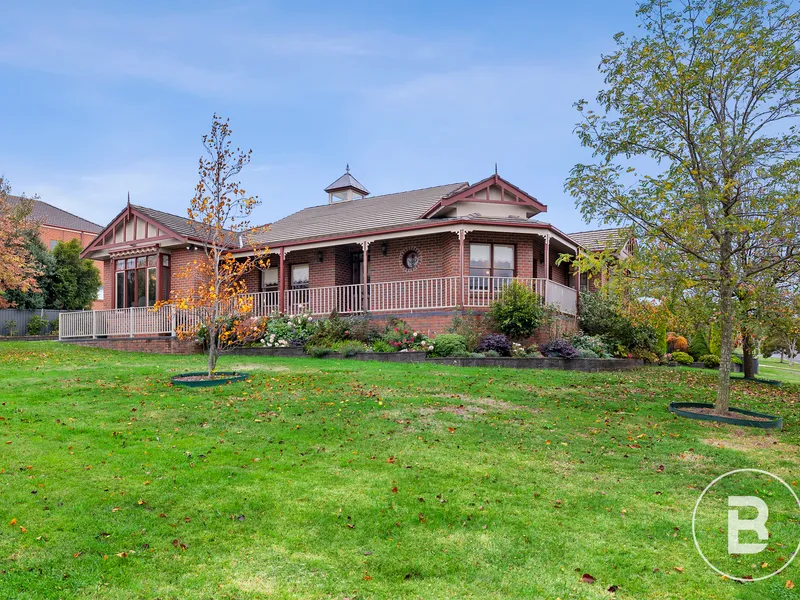 LUXURY FAMILY HOME WITH ELEVATED VIEWS IN BALLARAT NORTH
