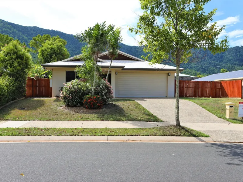 Fully Tiled & Air Conditioned Family Home - Office - Side Access - Shed