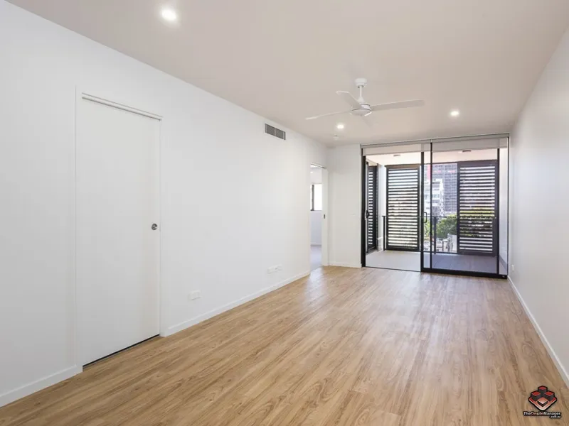 SPACIOUS - MODERN - PET FRIENDLY