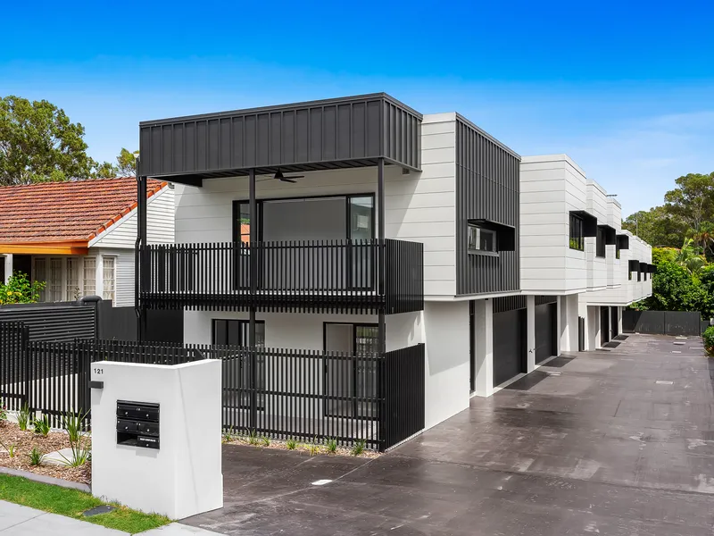 Brand new 3 bedrooms plus study Townhouse!