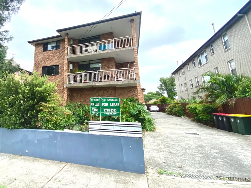 Modern, spacious 3 bedroom apartment