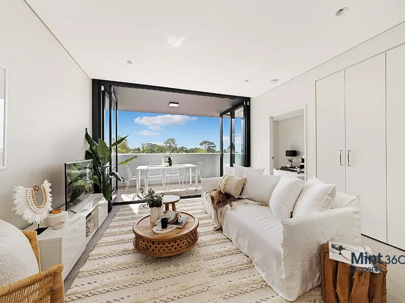 NORTH FACING ONE-BEDROOM WITH COURTYARD!