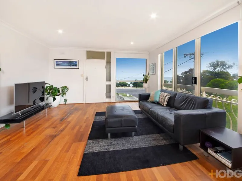 STUNNING BEACH VIEWS | SPACIOUS APARTMENT | MODERN